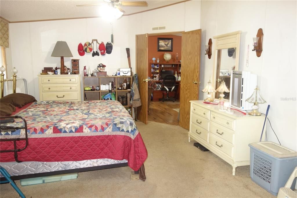 For Sale: $289,900 (3 beds, 2 baths, 1782 Square Feet)