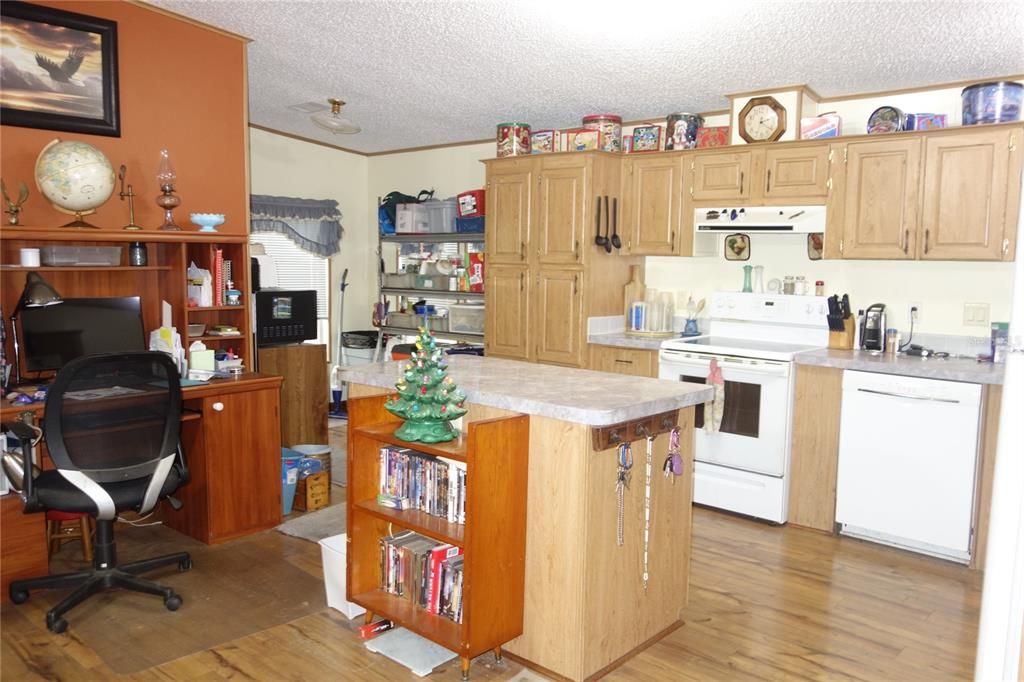 For Sale: $289,900 (3 beds, 2 baths, 1782 Square Feet)