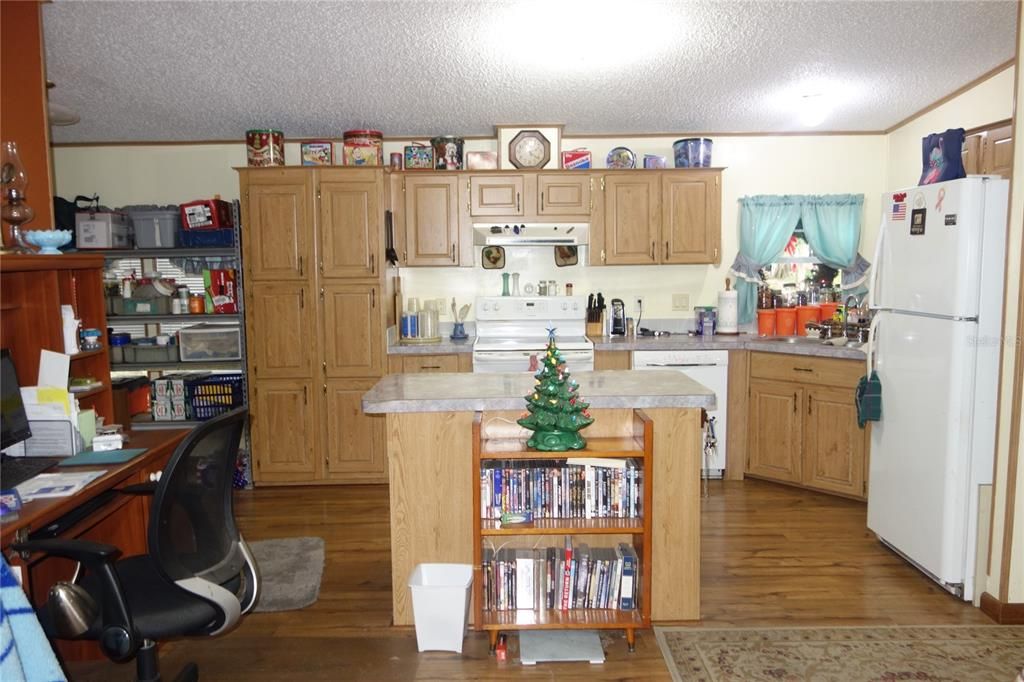 For Sale: $289,900 (3 beds, 2 baths, 1782 Square Feet)