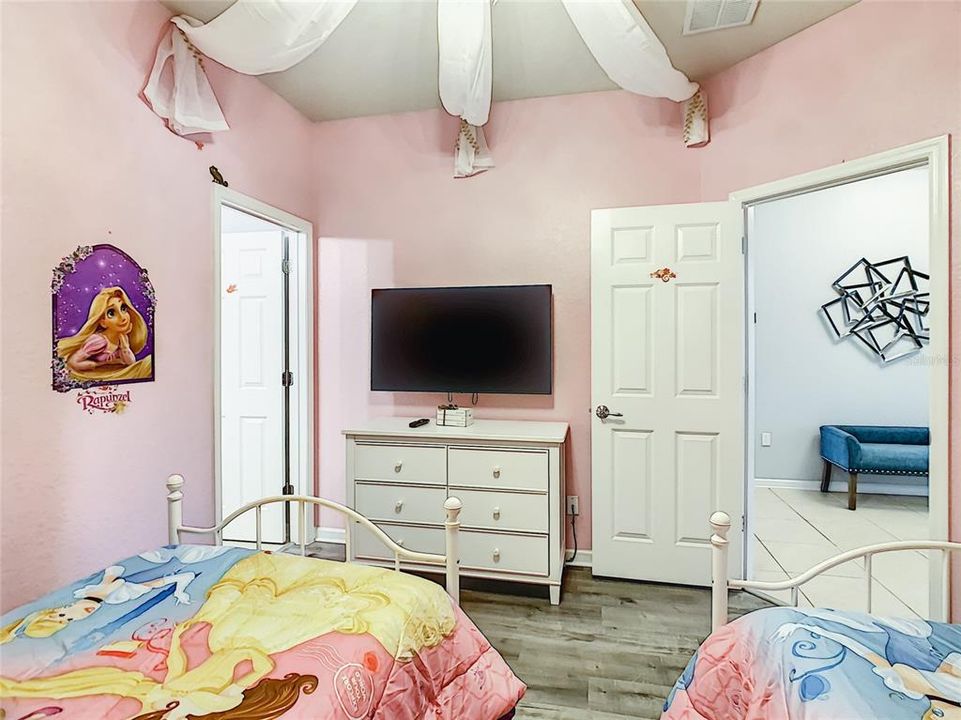 For Sale: $610,000 (4 beds, 4 baths, 1824 Square Feet)