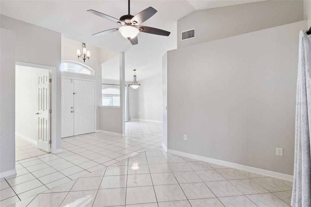 待售: $490,000 (5 贝兹, 3 浴室, 2732 平方英尺)