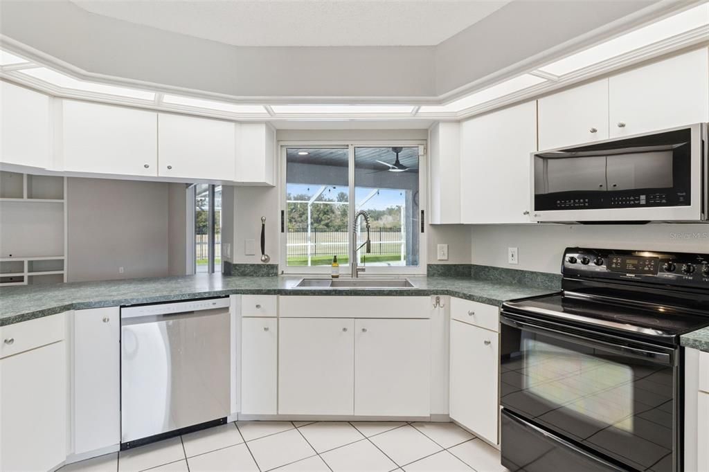 待售: $490,000 (5 贝兹, 3 浴室, 2732 平方英尺)