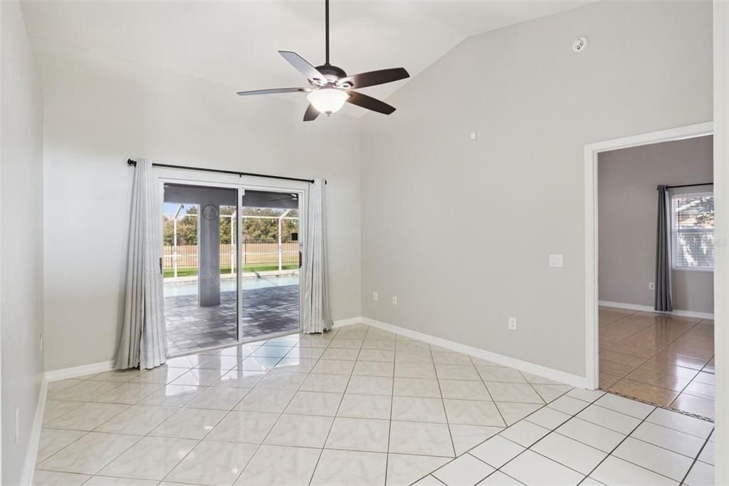 待售: $490,000 (5 贝兹, 3 浴室, 2732 平方英尺)