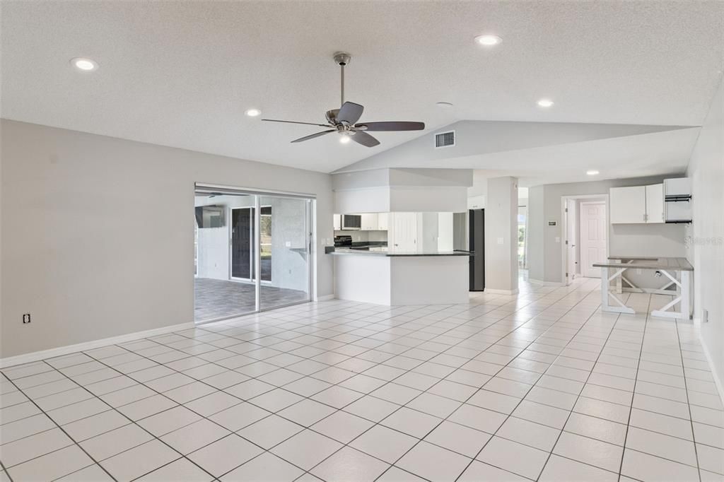 待售: $490,000 (5 贝兹, 3 浴室, 2732 平方英尺)