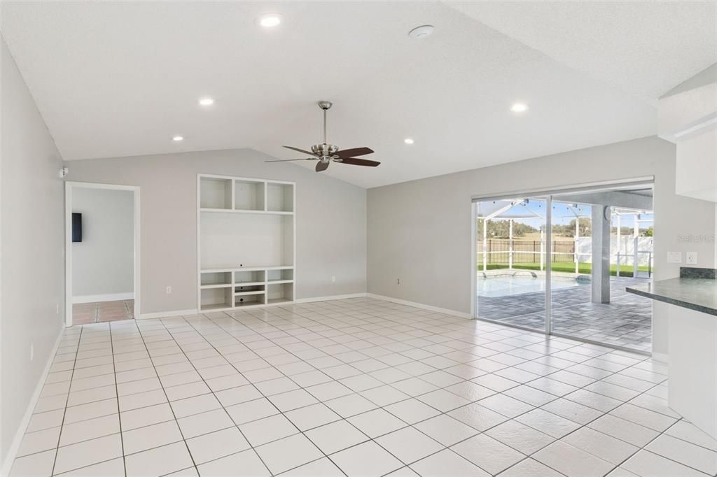 待售: $490,000 (5 贝兹, 3 浴室, 2732 平方英尺)