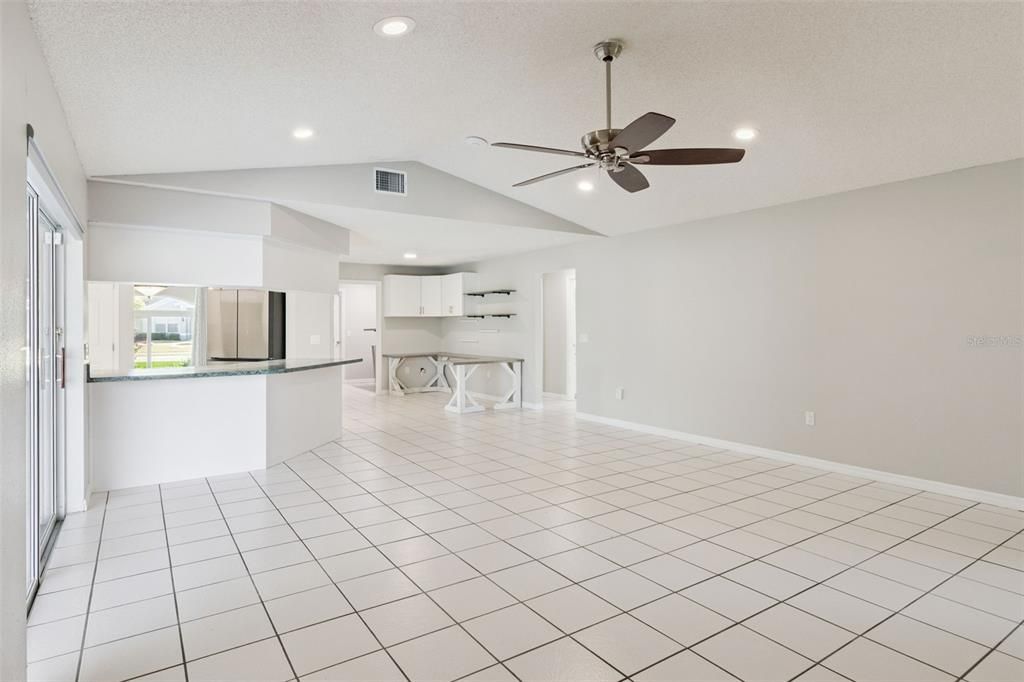 待售: $490,000 (5 贝兹, 3 浴室, 2732 平方英尺)