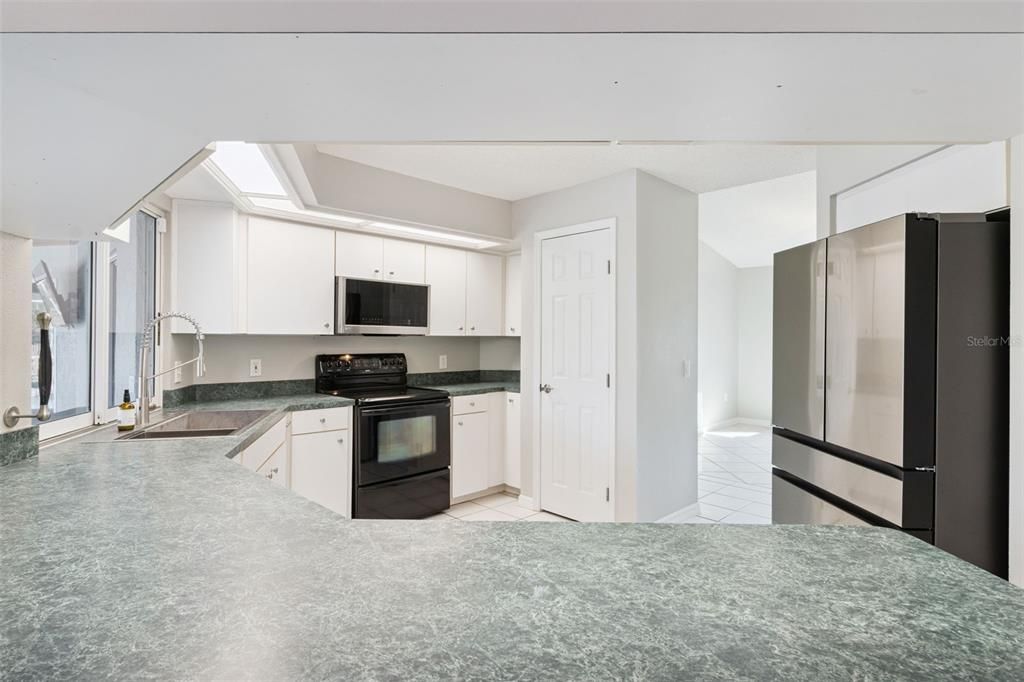 待售: $490,000 (5 贝兹, 3 浴室, 2732 平方英尺)