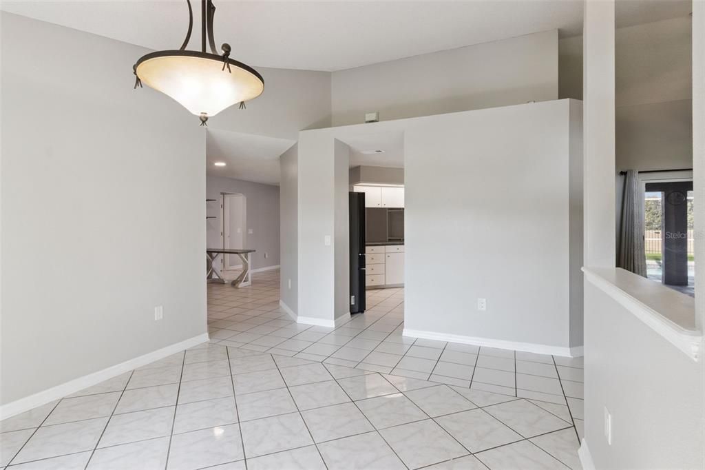 待售: $490,000 (5 贝兹, 3 浴室, 2732 平方英尺)