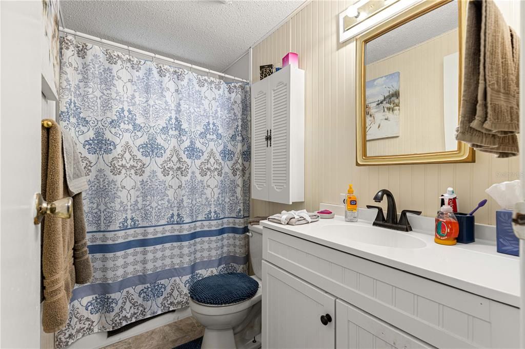 For Sale: $149,900 (2 beds, 2 baths, 1056 Square Feet)