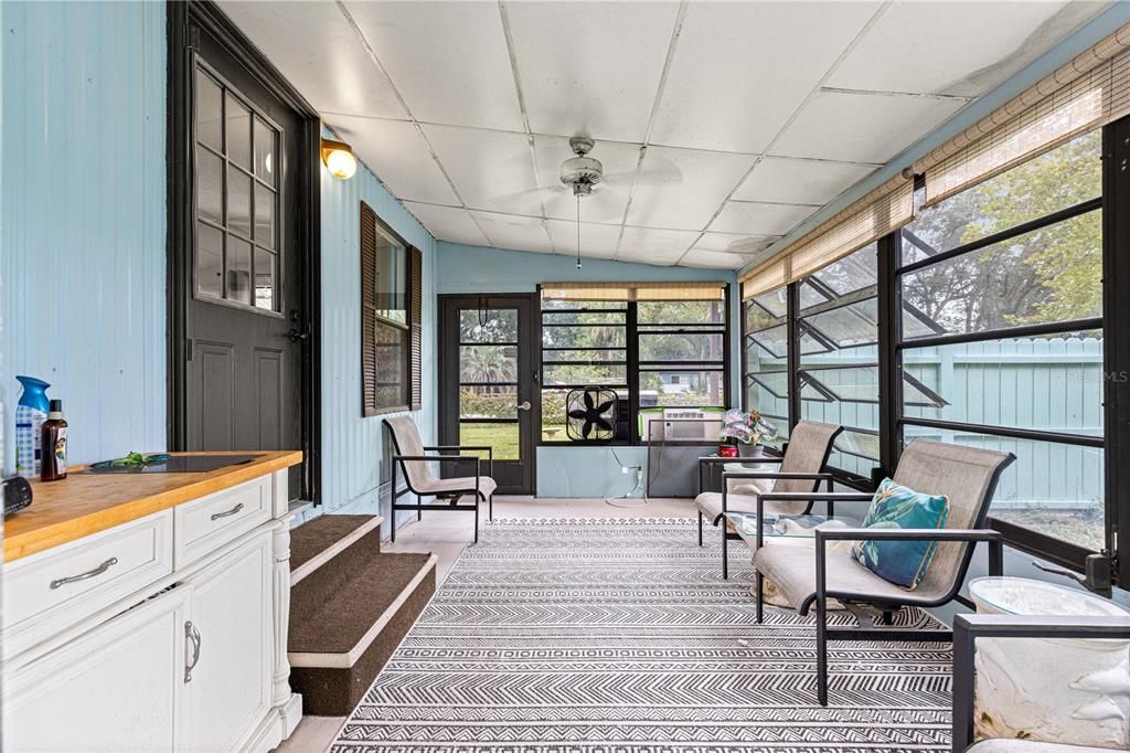 For Sale: $149,900 (2 beds, 2 baths, 1056 Square Feet)