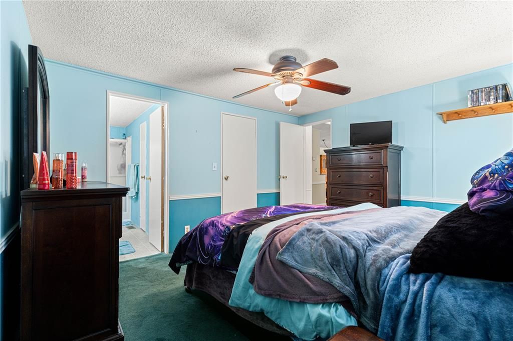 For Sale: $149,900 (2 beds, 2 baths, 1056 Square Feet)