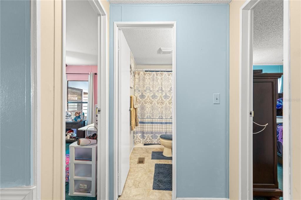 For Sale: $149,900 (2 beds, 2 baths, 1056 Square Feet)