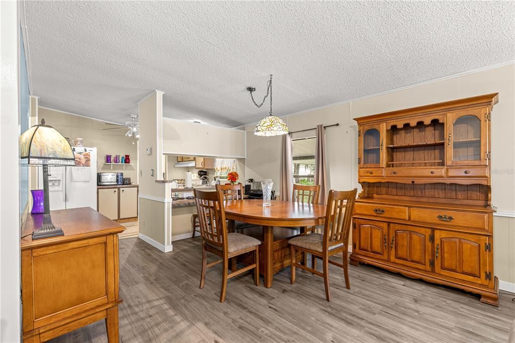 For Sale: $149,900 (2 beds, 2 baths, 1056 Square Feet)