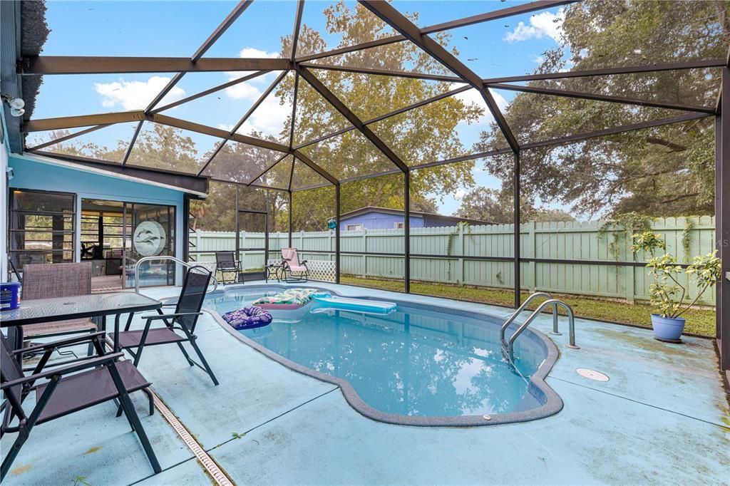 For Sale: $149,900 (2 beds, 2 baths, 1056 Square Feet)