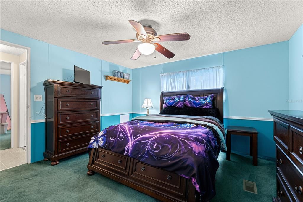 For Sale: $149,900 (2 beds, 2 baths, 1056 Square Feet)