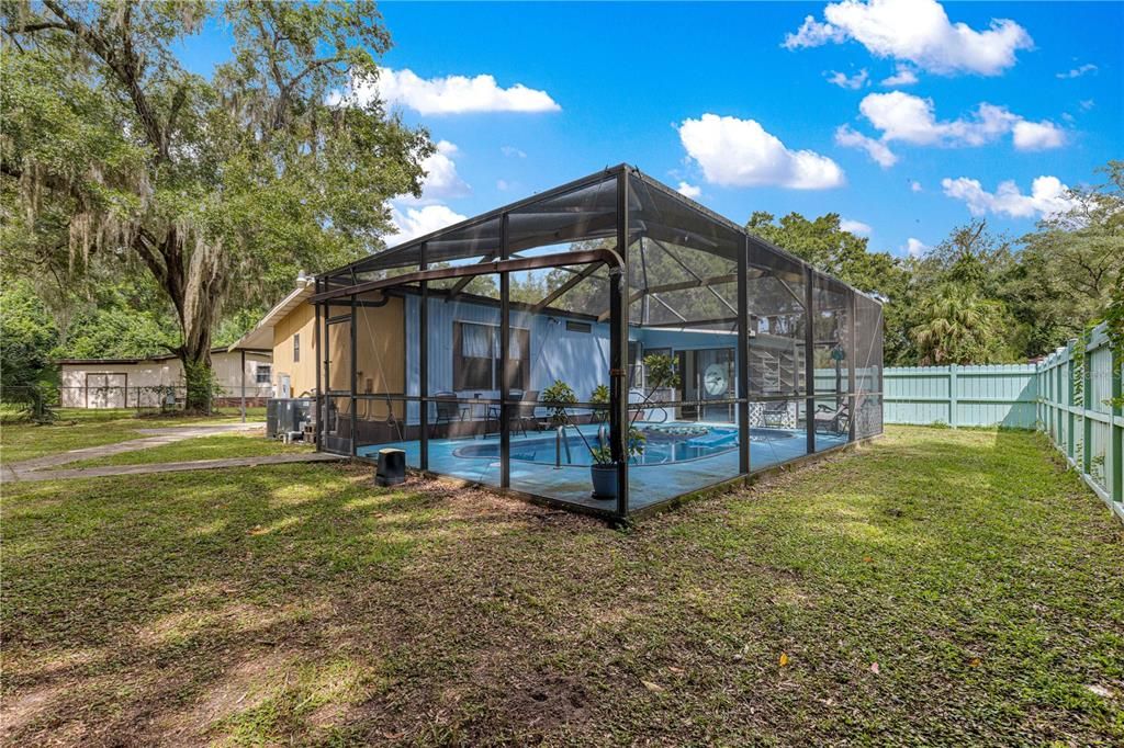 For Sale: $149,900 (2 beds, 2 baths, 1056 Square Feet)