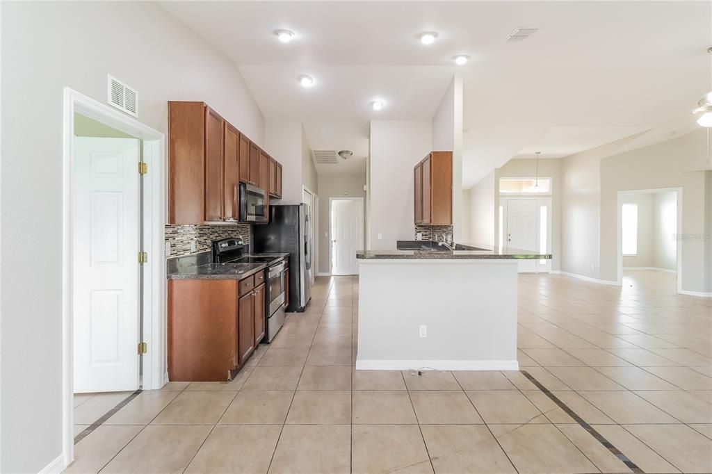 出租: $2,025 (3 贝兹, 2 浴室, 1951 平方英尺)