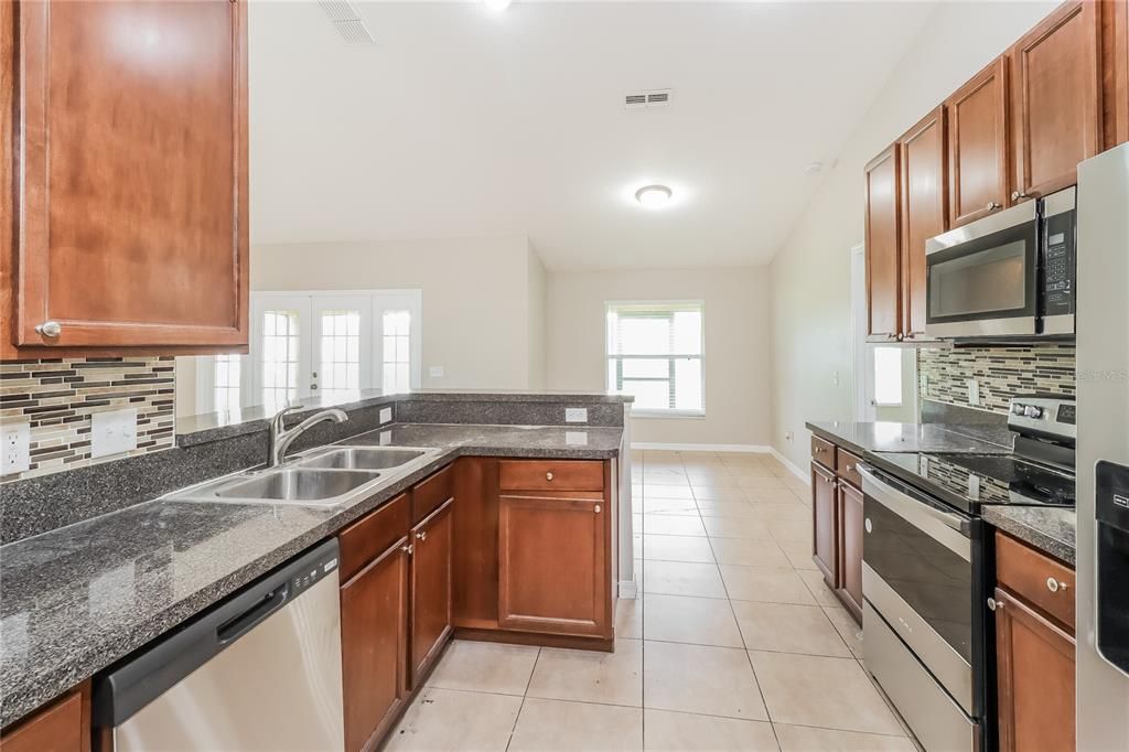 出租: $2,025 (3 贝兹, 2 浴室, 1951 平方英尺)