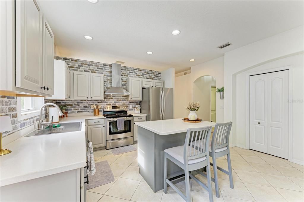 待售: $439,000 (3 贝兹, 2 浴室, 2035 平方英尺)