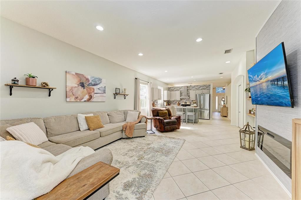 待售: $439,000 (3 贝兹, 2 浴室, 2035 平方英尺)