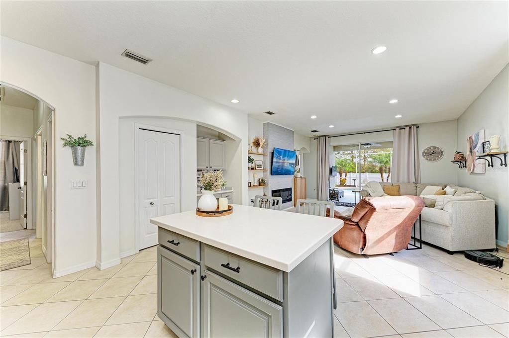 待售: $439,000 (3 贝兹, 2 浴室, 2035 平方英尺)