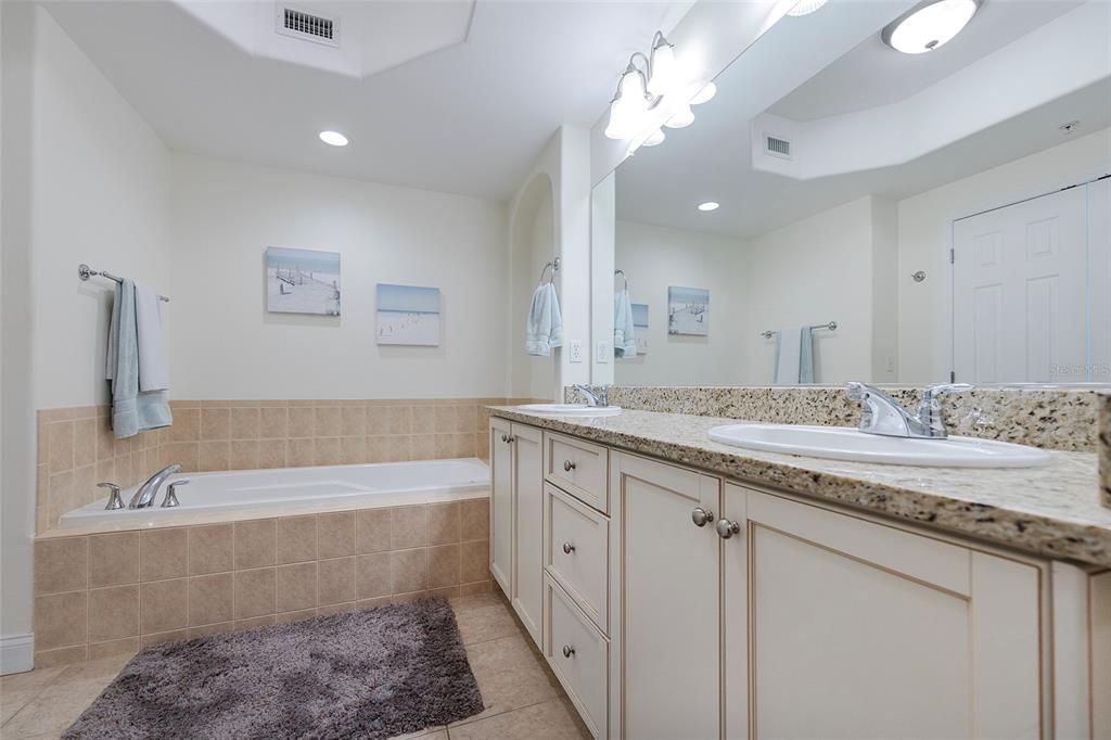 На продажу: $534,900 (3 спален, 2 ванн, 1808 Квадратных фут)