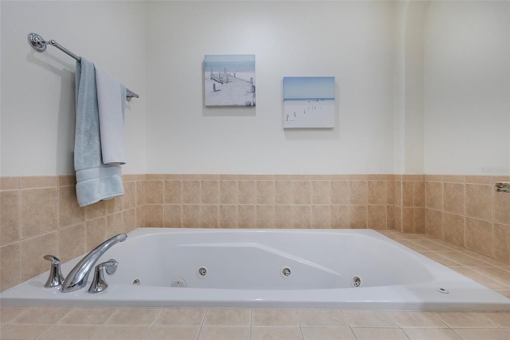 На продажу: $534,900 (3 спален, 2 ванн, 1808 Квадратных фут)