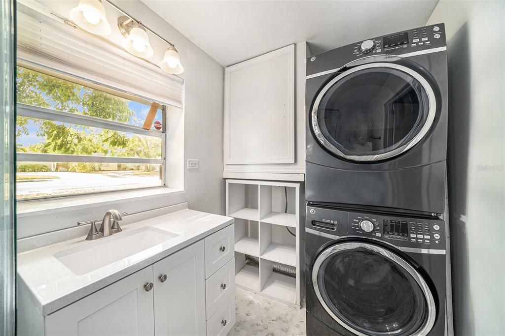 For Sale: $340,000 (3 beds, 2 baths, 912 Square Feet)