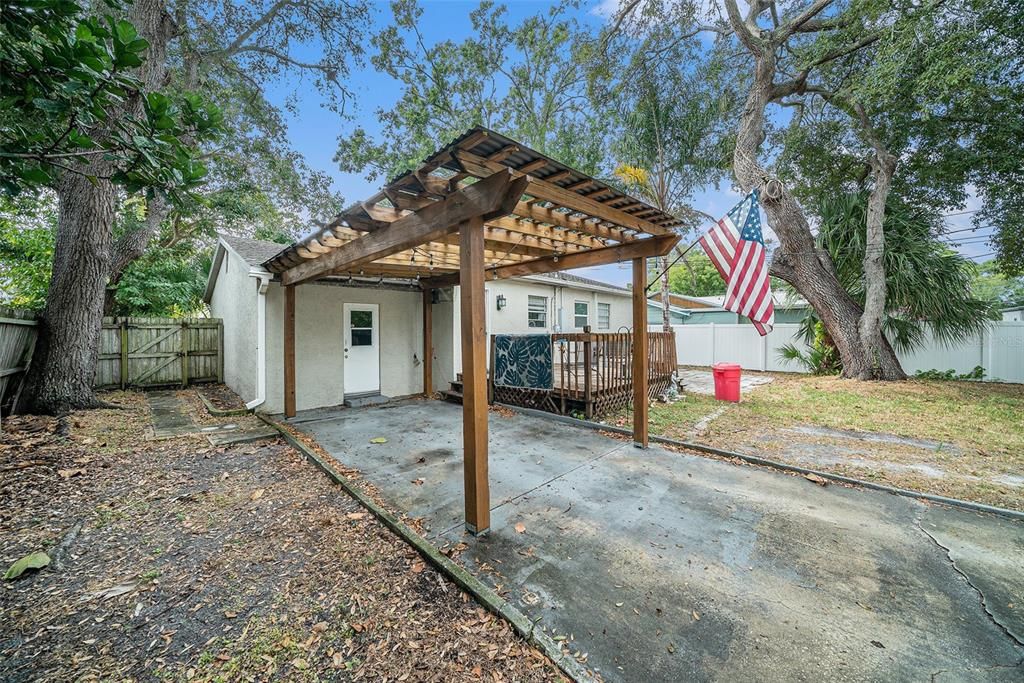 For Sale: $340,000 (3 beds, 2 baths, 912 Square Feet)