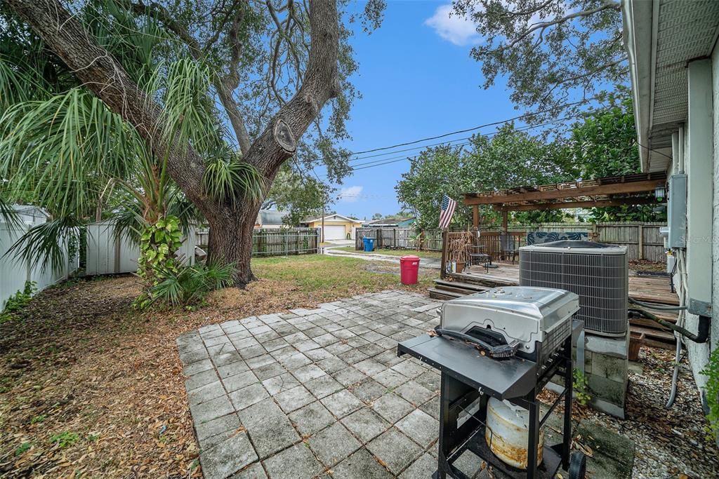 For Sale: $340,000 (3 beds, 2 baths, 912 Square Feet)