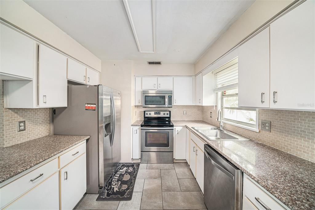 For Sale: $340,000 (3 beds, 2 baths, 912 Square Feet)