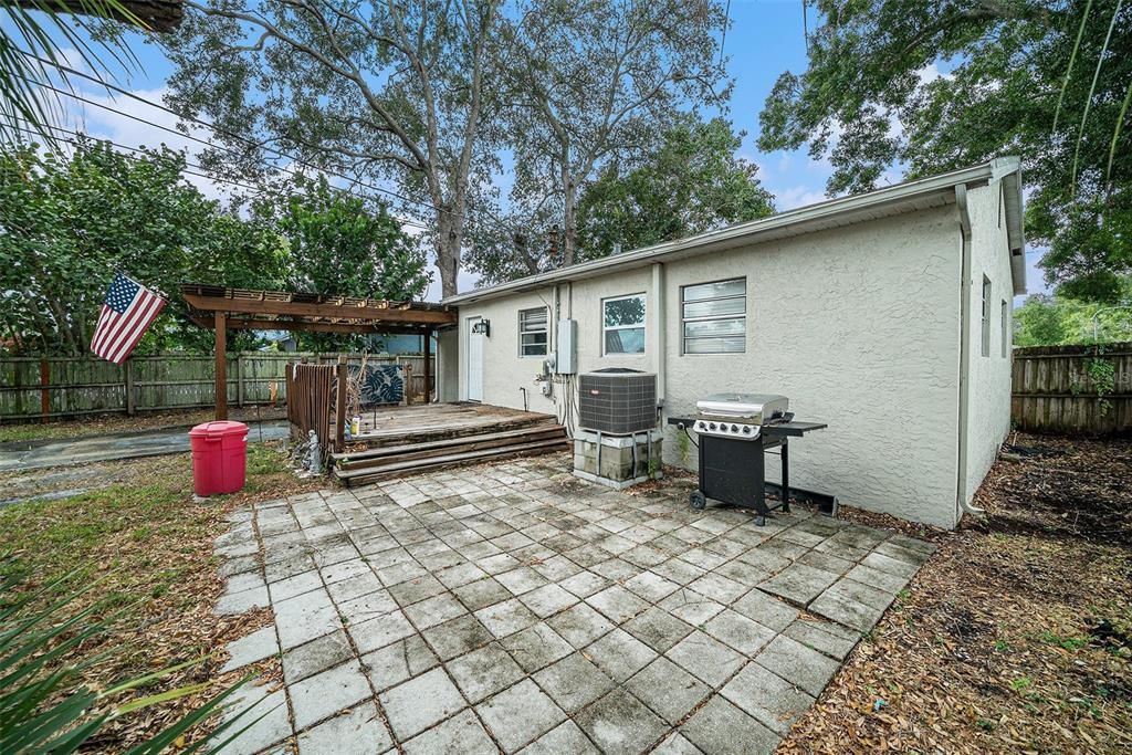 For Sale: $340,000 (3 beds, 2 baths, 912 Square Feet)