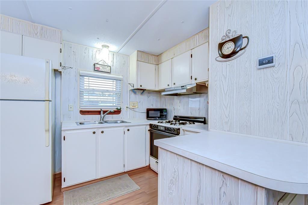 待售: $129,900 (2 贝兹, 2 浴室, 897 平方英尺)