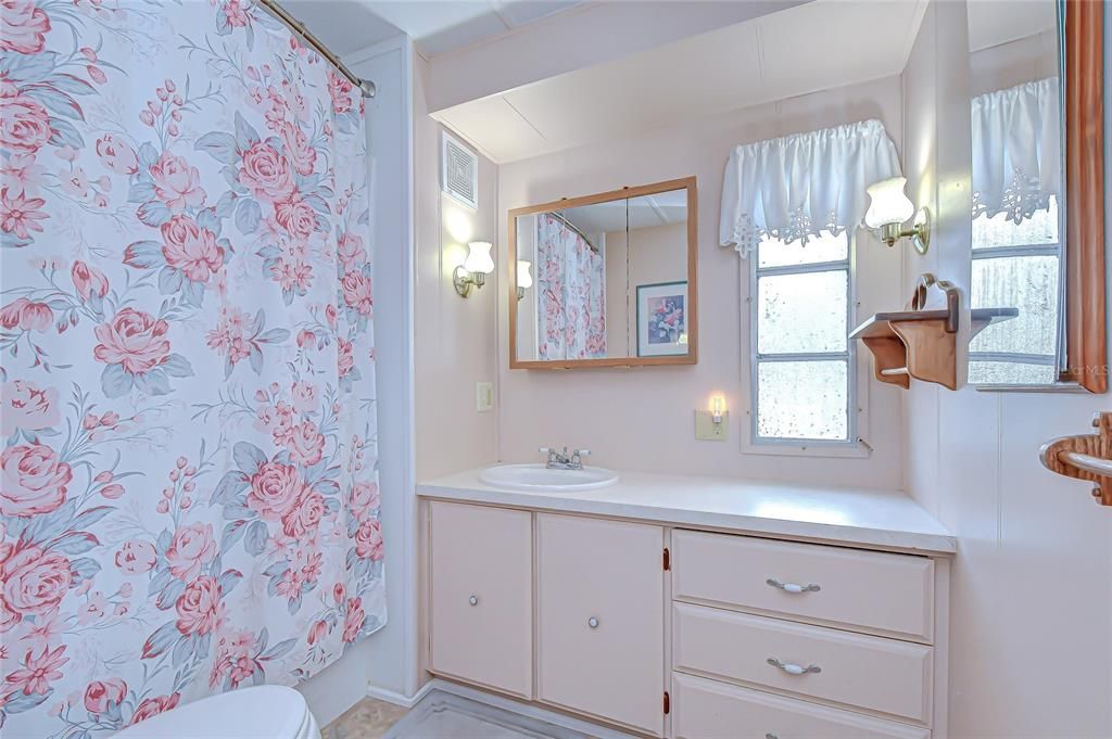 待售: $129,900 (2 贝兹, 2 浴室, 897 平方英尺)