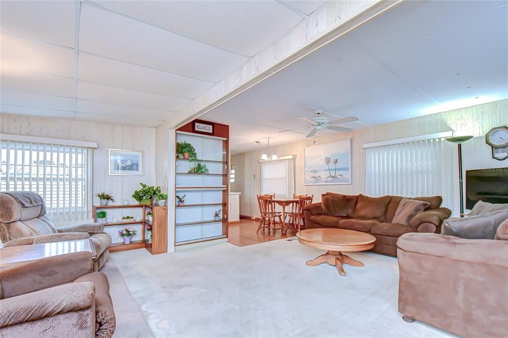 待售: $129,900 (2 贝兹, 2 浴室, 897 平方英尺)