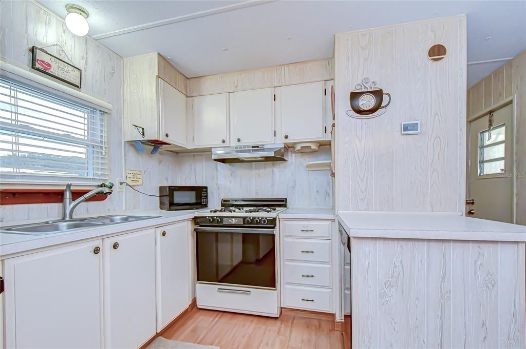 待售: $129,900 (2 贝兹, 2 浴室, 897 平方英尺)