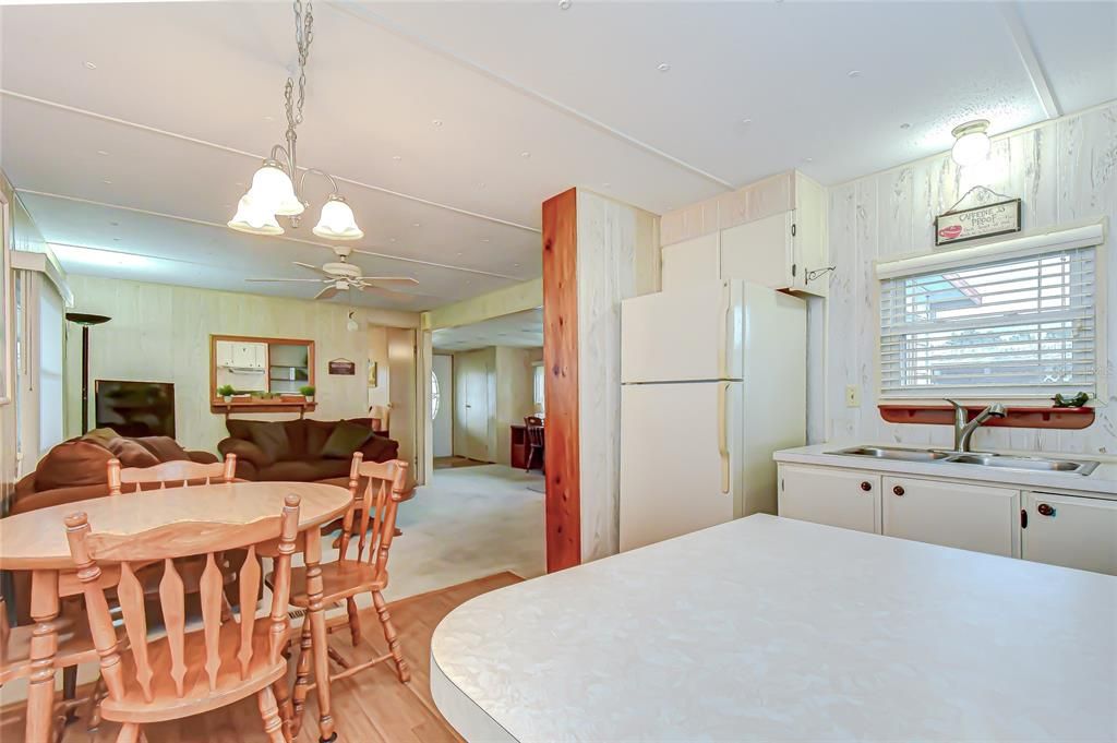 待售: $129,900 (2 贝兹, 2 浴室, 897 平方英尺)