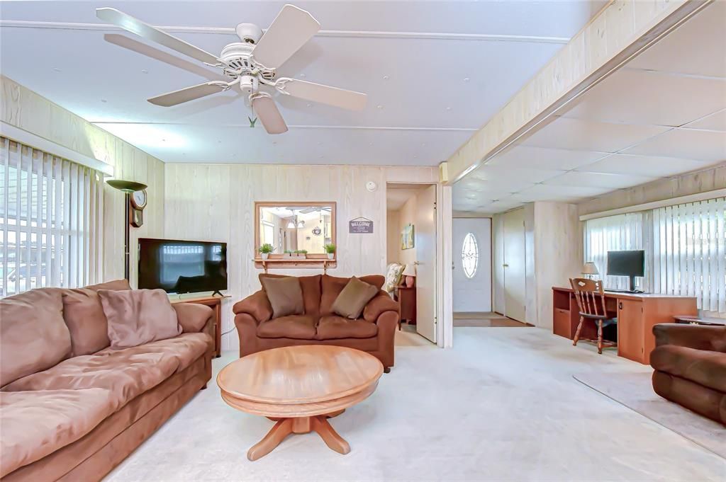 待售: $129,900 (2 贝兹, 2 浴室, 897 平方英尺)