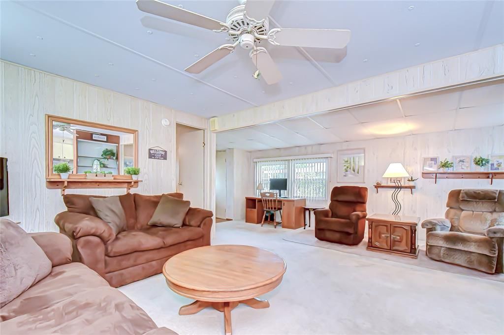 待售: $129,900 (2 贝兹, 2 浴室, 897 平方英尺)