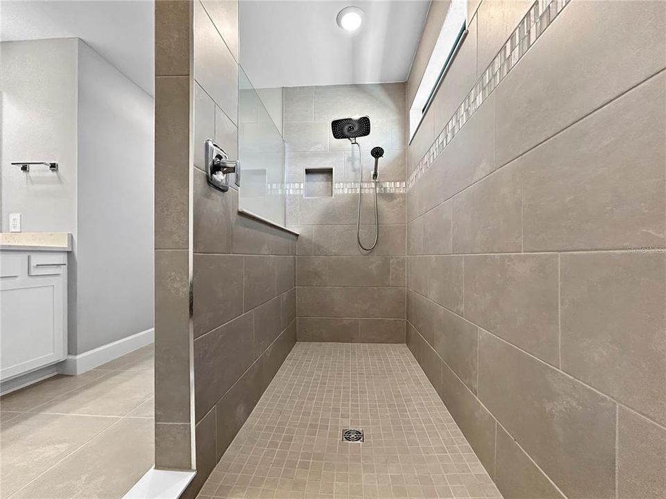 En Venta: $599,000 (5 camas, 3 baños, 2638 Pies cuadrados)