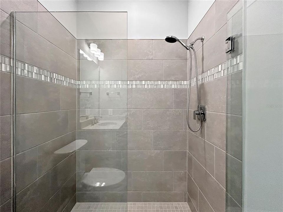 En Venta: $599,000 (5 camas, 3 baños, 2638 Pies cuadrados)