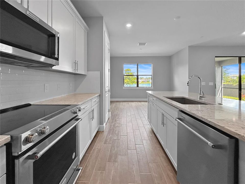 En Venta: $599,000 (5 camas, 3 baños, 2638 Pies cuadrados)