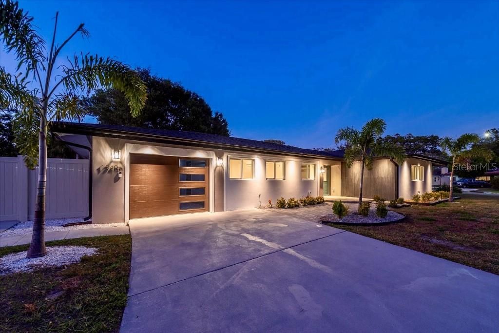 For Sale: $699,000 (4 beds, 3 baths, 2000 Square Feet)