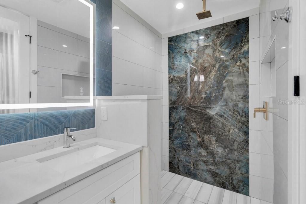 For Sale: $699,000 (4 beds, 3 baths, 2000 Square Feet)