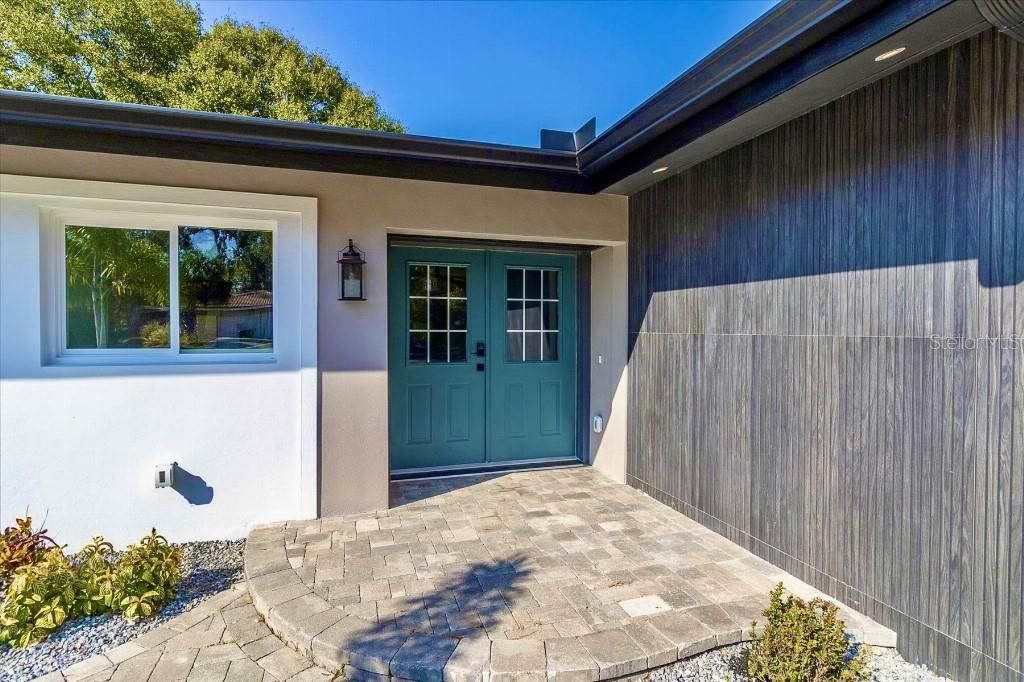 For Sale: $699,000 (4 beds, 3 baths, 2000 Square Feet)