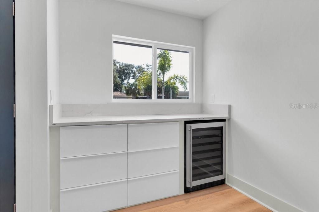 For Sale: $699,000 (4 beds, 3 baths, 2000 Square Feet)