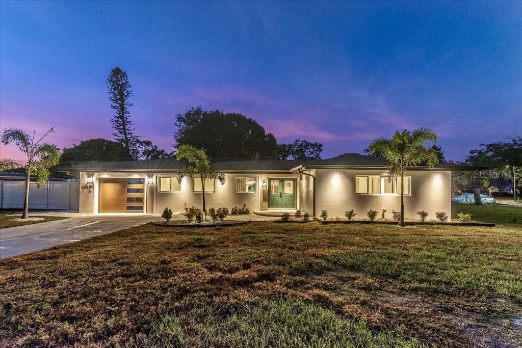 For Sale: $699,000 (4 beds, 3 baths, 2000 Square Feet)