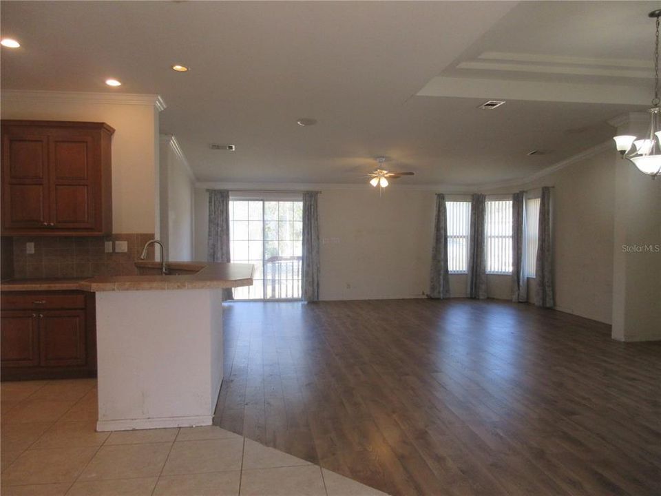 待售: $182,900 (2 贝兹, 2 浴室, 1846 平方英尺)