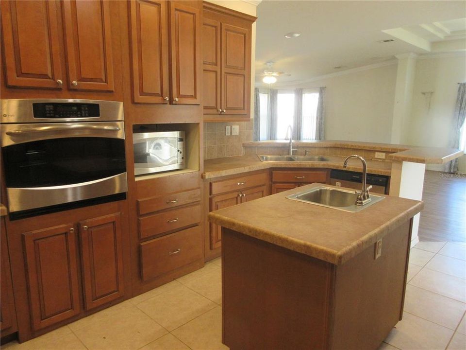 待售: $182,900 (2 贝兹, 2 浴室, 1846 平方英尺)