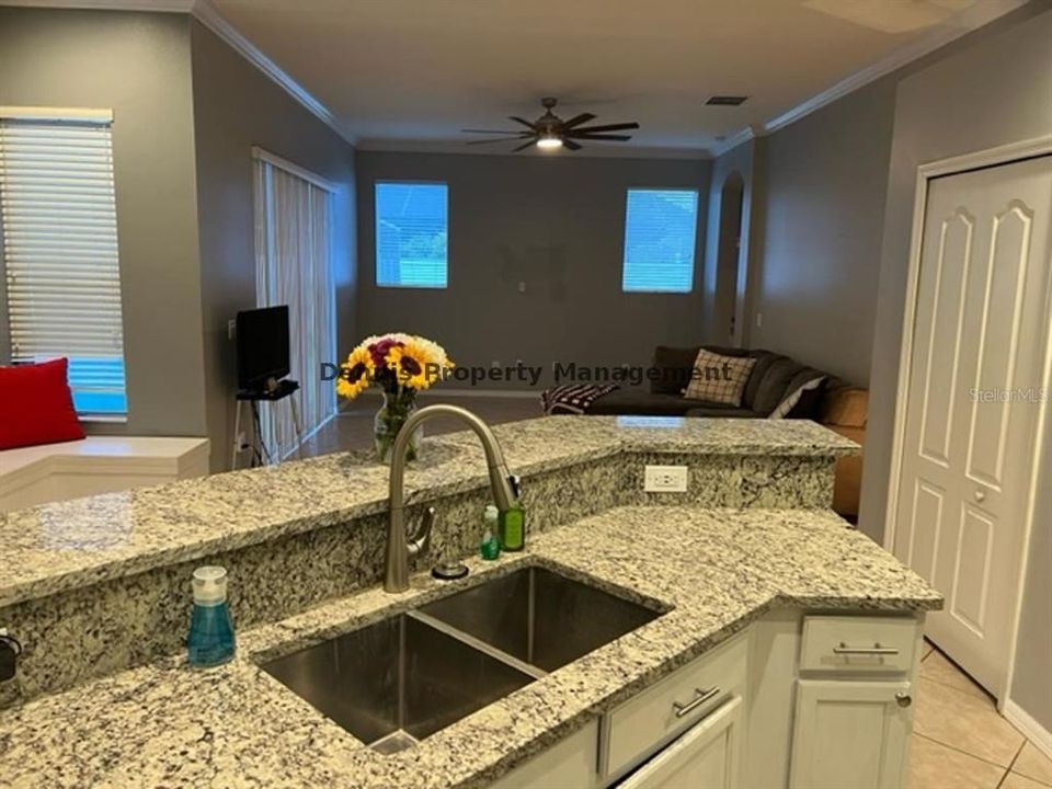 出租: $2,995 (4 贝兹, 3 浴室, 2139 平方英尺)